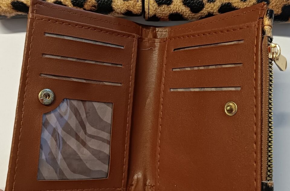 Leopar Kadın Cüzdan – Şık ve Fonksiyonel